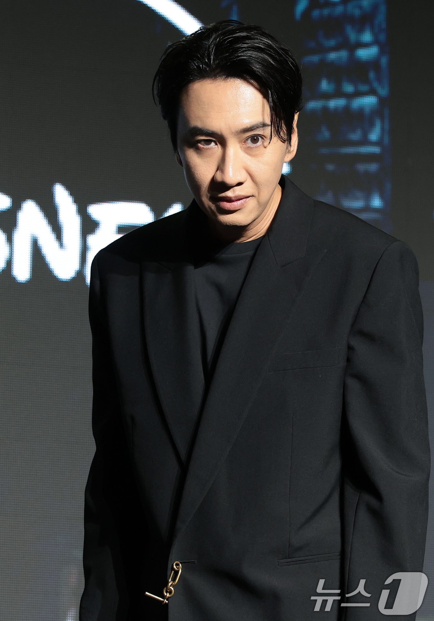 (서울=뉴스1) 권현진 기자 = 배우 이광수가 27일 오전 서울 영등포구 콘래드 서울 호텔에서 디즈니+ 오리지널 시리즈 ‘골드랜드’(극본 황조윤/연출 김성훈) 제작발표회에서 포즈를 …