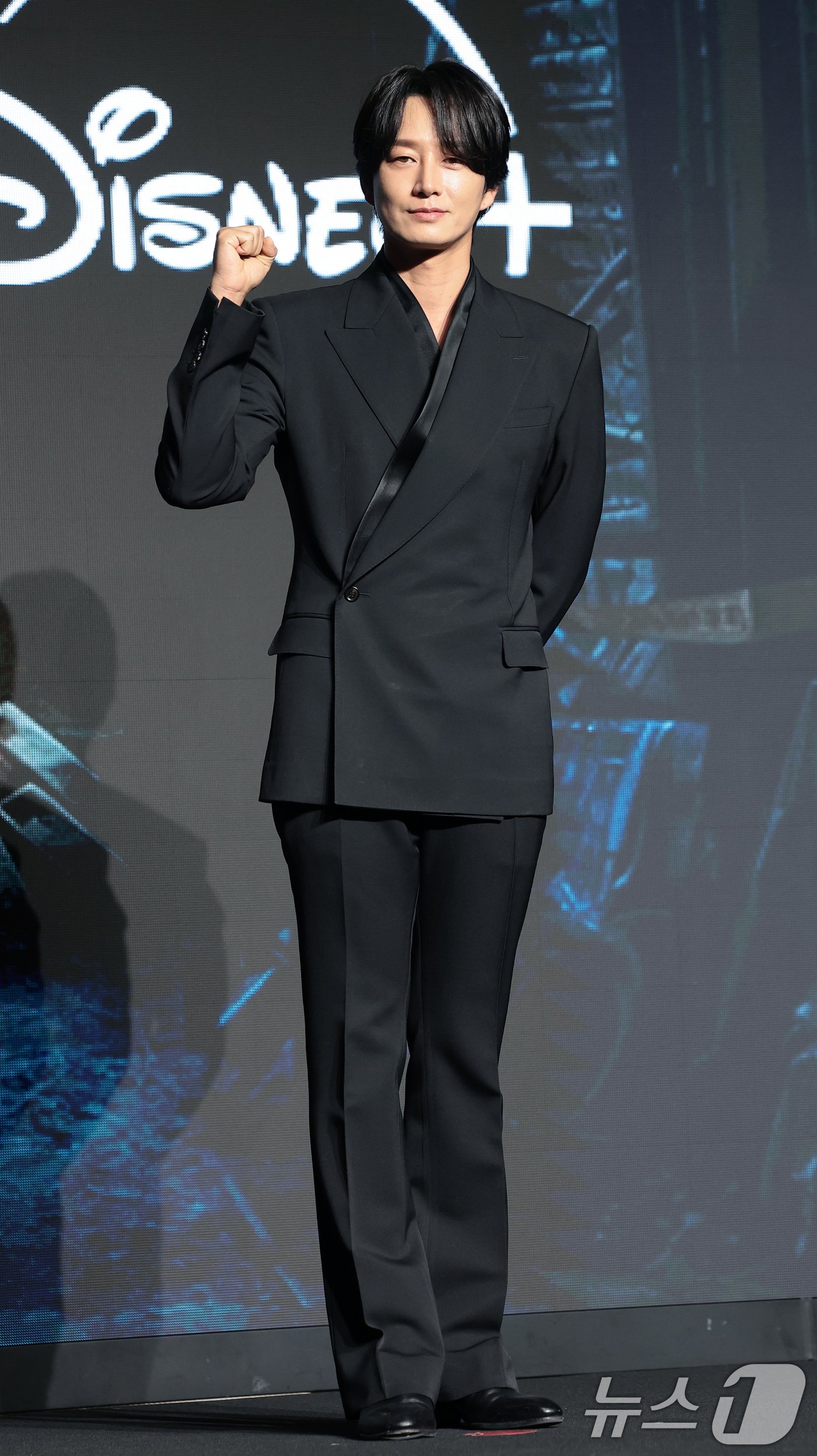 (서울=뉴스1) 권현진 기자 = 배우 이현욱이 27일 오전 서울 영등포구 콘래드 서울 호텔에서 디즈니+ 오리지널 시리즈 ‘골드랜드’(극본 황조윤/연출 김성훈) 제작발표회에서 포즈를 …