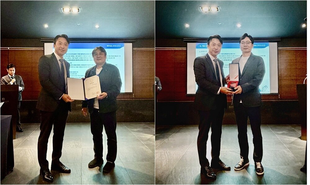 본문 이미지 - 서울시수의사회 제2차 이사회에서 SAVe위원회 위원장에 위촉된 김석중 24시센트럴동물메디컬센터 원장(오른쪽)과 서울시특별시장상 표창을 받은 강진호 로얄도그앤캣메디컬센터 원장(수의사회 제공) ⓒ 뉴스1