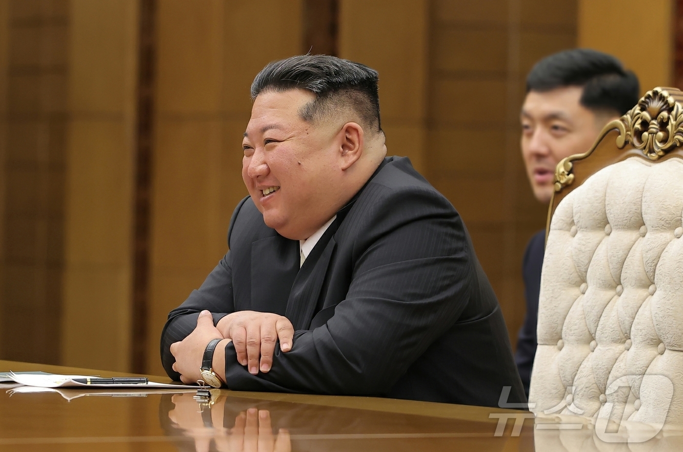 (평양 노동신문=뉴스1) = 북한 노동당 기관지 노동신문은 27일 "조선노동당 총비서이시며 조선민주주의인민공화국 국무위원장이신 경애하는 김정은 동지께서 4월 26일 해외군사작전 전 …