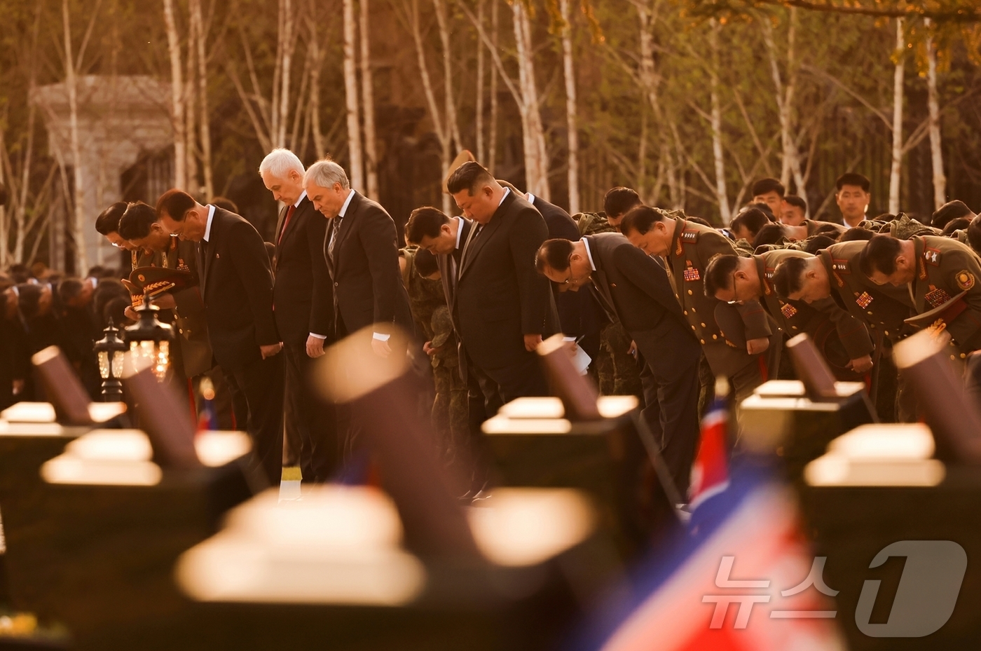 (평양 노동신문=뉴스1) = 북한 노동당 기관지 노동신문은 27일 "김정은 노동당 총비서와 블라디미르 콜로콜체프 장관이 이끄는 러시아 내무부 대표단이 26일 평양에서 진행된  해외 …