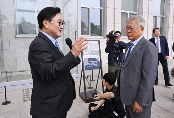 국회 방문한 문재인 전 대통령