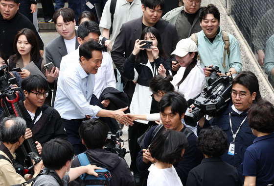 예비후보 등록 마치고 청게천 찾은 오세훈 후보