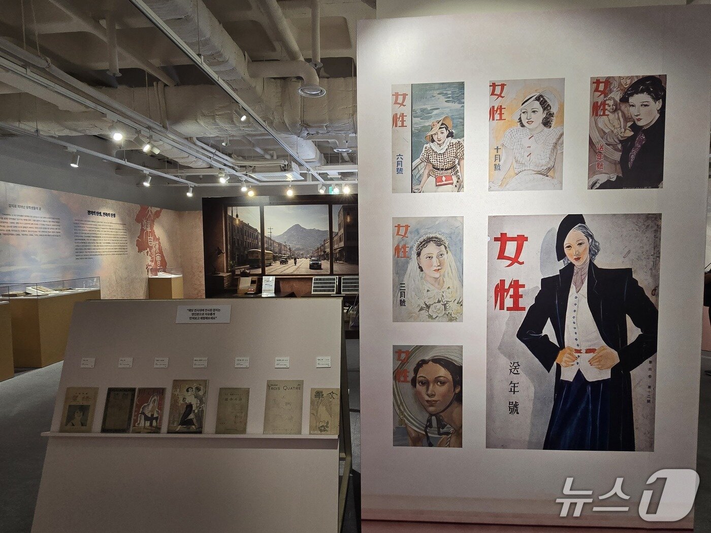 본문 이미지 - '모던 매거진 조선의 힙스터 아카이브'전 전시 전경. ⓒ 뉴스1 김정한 기자