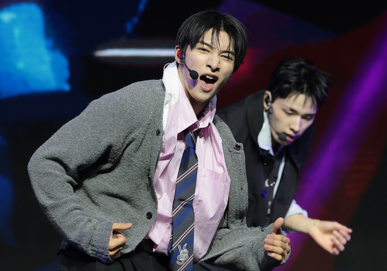 생일날 컴백 무대 펼치는 유우