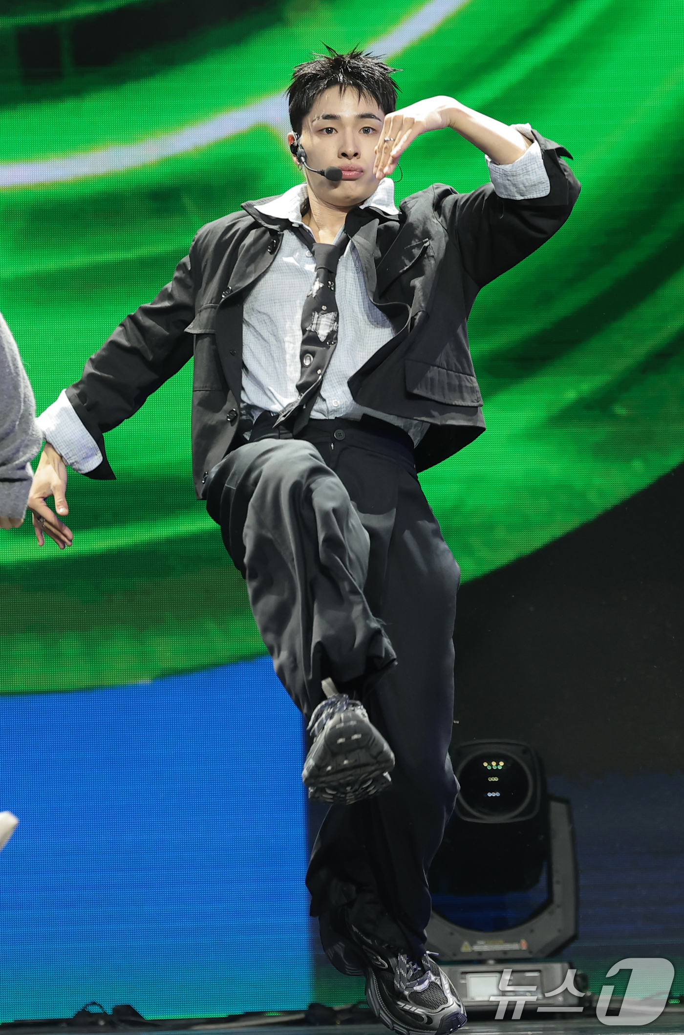 (서울=뉴스1) 권현진 기자 = 그룹 NEXZ(넥스지) 소건이 27일 서울 용산구 한남동 블루스퀘어에서 가진 싱글 2집 'Mmchk(음츠크)' 쇼케이스에서 수록곡 'HYPEMAN' …