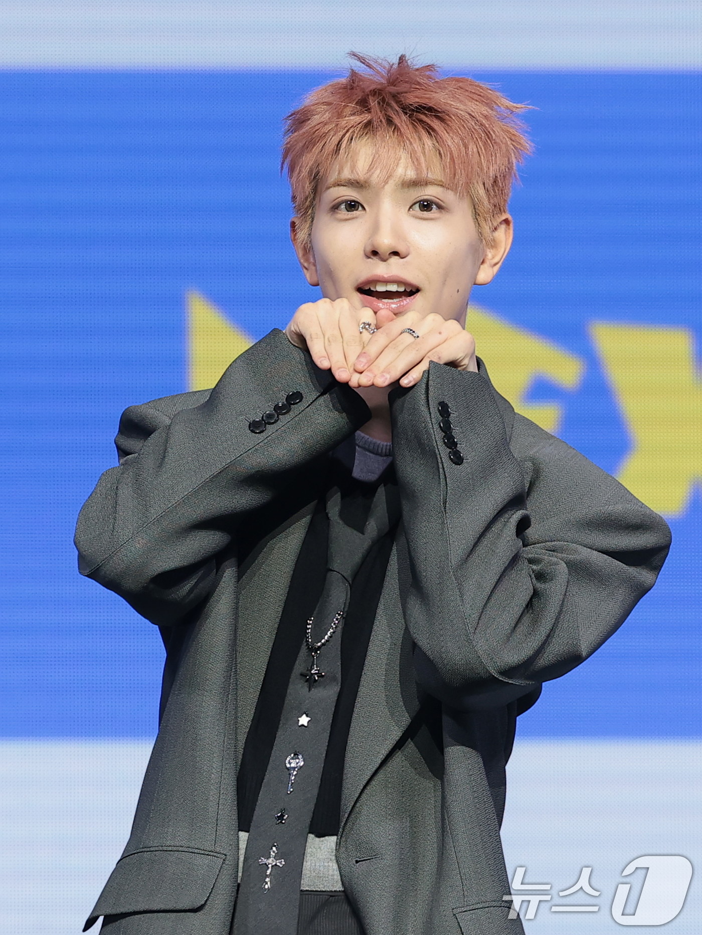 (서울=뉴스1) 권현진 기자 = 그룹 NEXZ(넥스지) 유키가 27일 서울 용산구 한남동 블루스퀘어에서 가진 싱글 2집 'Mmchk(음츠크)' 쇼케이스에서 포즈를 취하고 있다. …