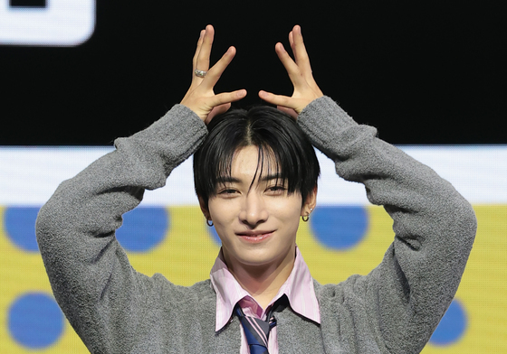 유우, 셀프 왕관으로 생일 자축