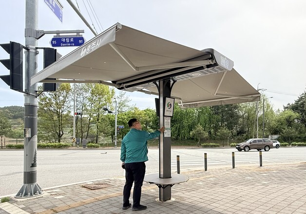 "올해도 덥다"…충주시 그늘막 조기 가동