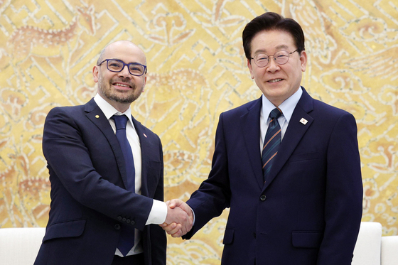 李 "제미나이 시키지 않을 일, 버그인가"…하사비스 "정말 많이 안다"