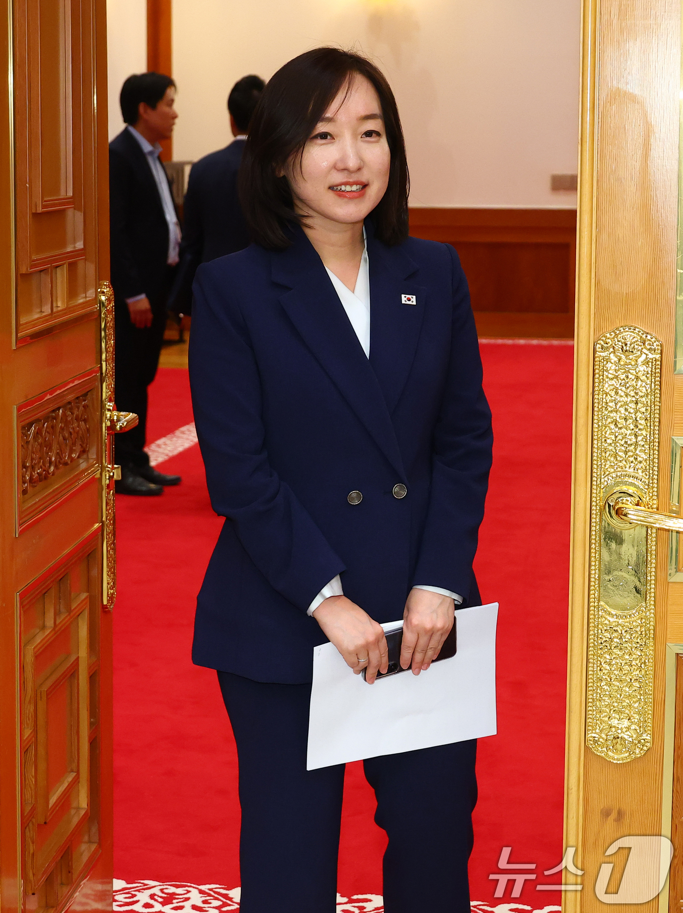 (서울=뉴스1) 허경 기자 = 전은수 대변인이 27일 청와대에서 이재명 대통령의 데미스 하사비스 구글 딥마인드 공동창업자 겸 대표 접견 일정에 참석하고 있다. (청와대통신사진기자단 …