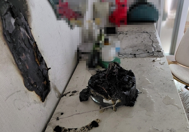 "환기 목적으로 양초 켜 놓고 외출"…경기 광주 다세대주택서 화재