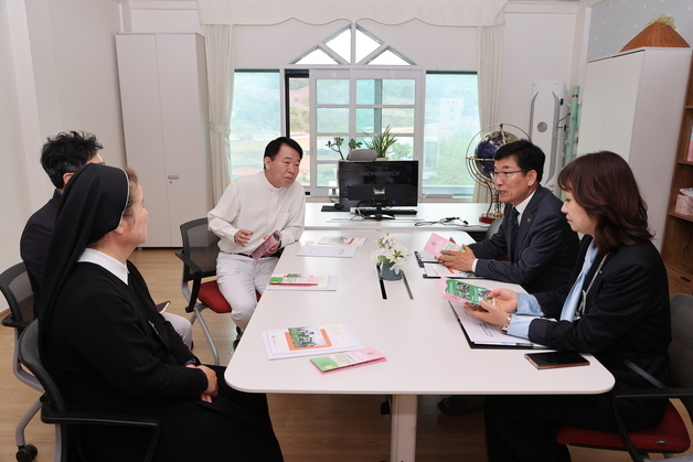 윤건영 충북교육감 '중장기 대안교육 기관' 찾아 점검·격려