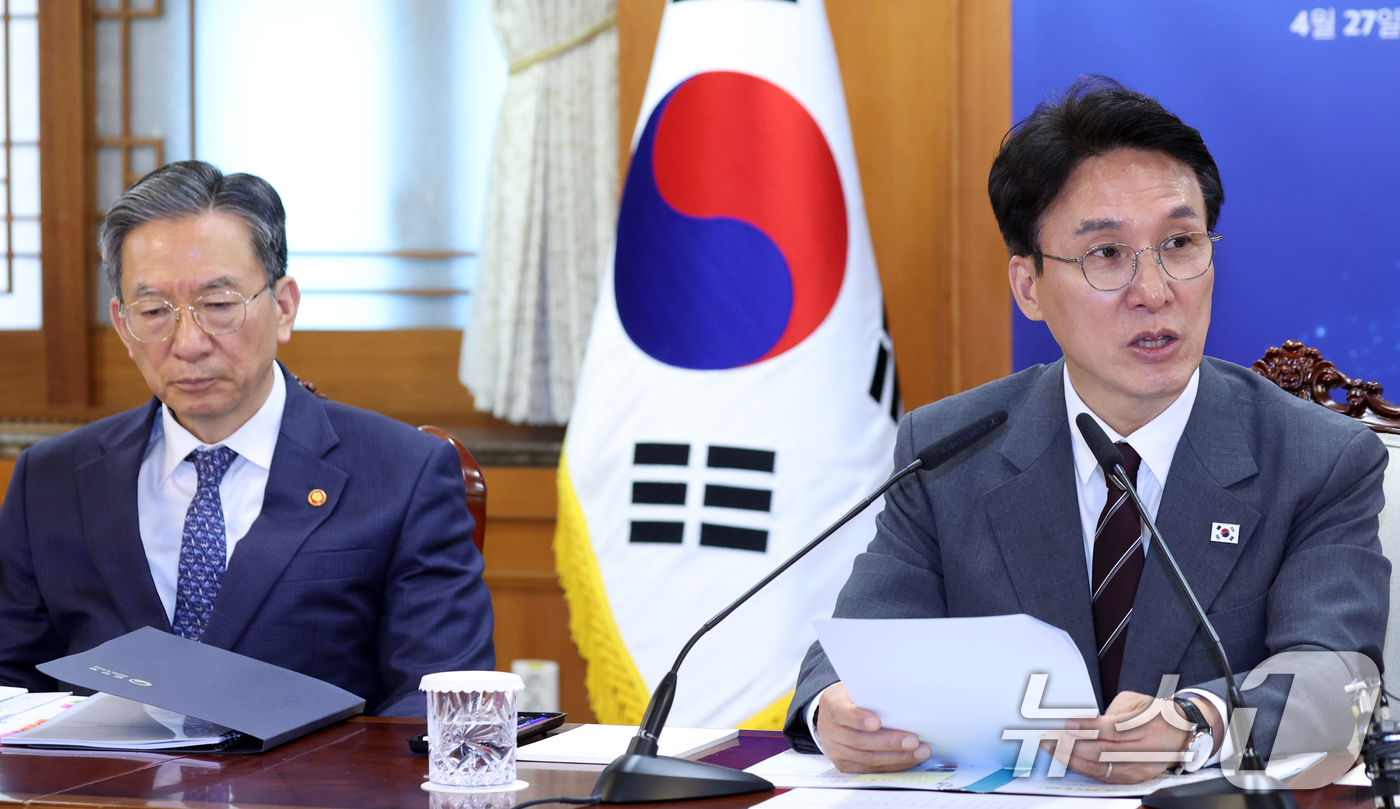 (서울=뉴스1) 김명섭 기자 = 김민석 국무총리가 27일 오후 서울 종로구 세종대로 정부서울청사에서 열린 2026 국가보훈위원회에서 모두 발언을 하고 있다.  2026.4.27/뉴 …