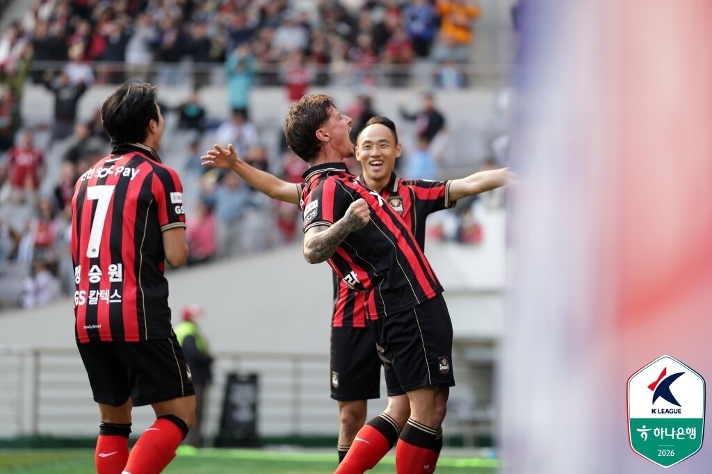 본문 이미지 - 수비는 단단하고 답답했던 골 결정력도 좋아졌다. FC서울이 분명 좋은 흐름을 타고 있다. (한국프로축구연맹 제공)