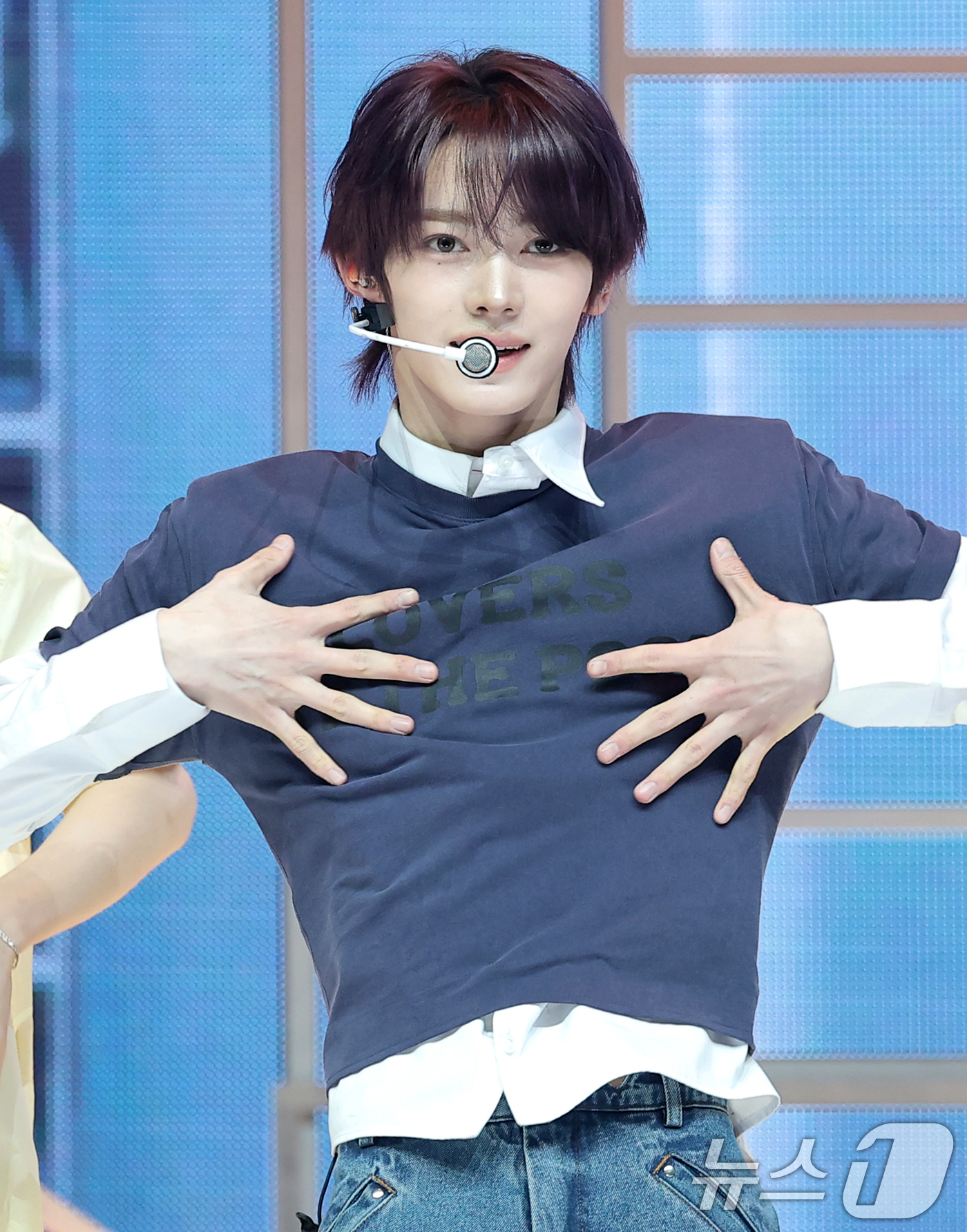 (서울=뉴스1) 권현진 기자 = 그룹 투어스(TWS) 한진이 27일 오후 서울 광진구 예스24라이브홀에서 가진 미니 5집 ‘노 트레지디(NO TRAGEDY)’ 발매 기념 쇼케이스에 …