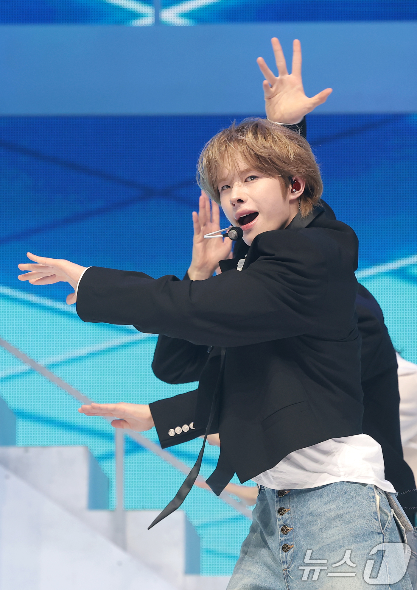 (서울=뉴스1) 권현진 기자 = 그룹 투어스(TWS) 경민이 27일 오후 서울 광진구 예스24라이브홀에서 가진 미니 5집 ‘노 트레지디(NO TRAGEDY)’ 발매 기념 쇼케이스에 …