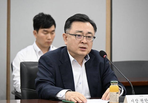 김성보 서울시장 권한대행, 첫 간부회의…'시정 공백 최소·운영 안정' 당부