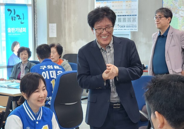 민주당 김진, 개소식 열고 본격 행보…"수영구정 바로잡겠다"