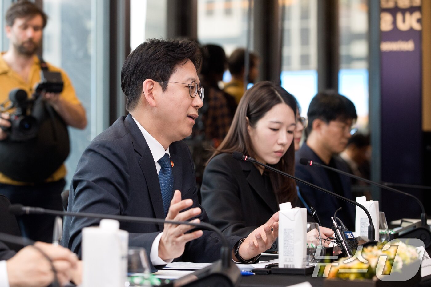 Deputy Prime Minister and Minister of Science and ICT Bae Kyung-hoon delivers remarks at the signing ceremony for the MOU between the Ministry of Science and ICT and Google DeepMind, held on Monday afternoon at the Four Seasons Hotel in Jongno-gu, Seoul (Provided by Ministry of Science and ICT) 2026.4.27