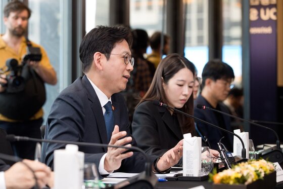 본문 이미지 - 배경훈 부총리 겸 과학기술정보통신부 장관이 27일 오후 서울 종로구 포시즌스호텔에서열린 과기부-구글 딥마인드 MOU 체결식에서 인사말을 하고 있다. (과기부 제공. 재판매 및 DB금지) 2026.4.27