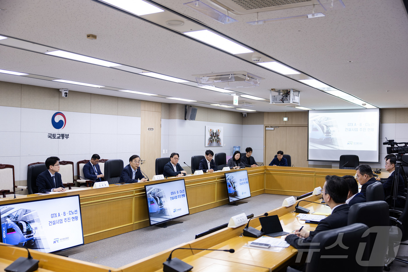 (서울=뉴스1) = 김윤덕 국토교통부 장관이 27일 오후 정부세종청사에서 GTX A・B・C노선의 추진 상황에 대해 발언하고 있다. (국토부 제공. 재판매 및 DB금지)  2026. …
