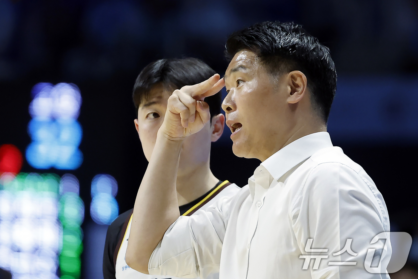 (고양=뉴스1) 박정호 기자 = 조상현 창원 LG 감독이 27일 오후 경기도 고양시 일산서구 중앙로 고양소노아레나에서 열린  2025-26 프로농구 4강 플레이오프 3차전 고양 소 …