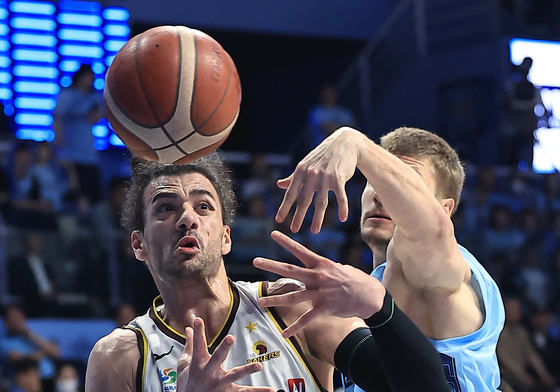 치열한 리바운드 다툼