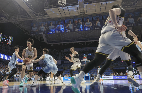 치열한 플레이오프 3차전