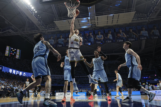 마레이 '소노 골밑은 내가 파괴한다'