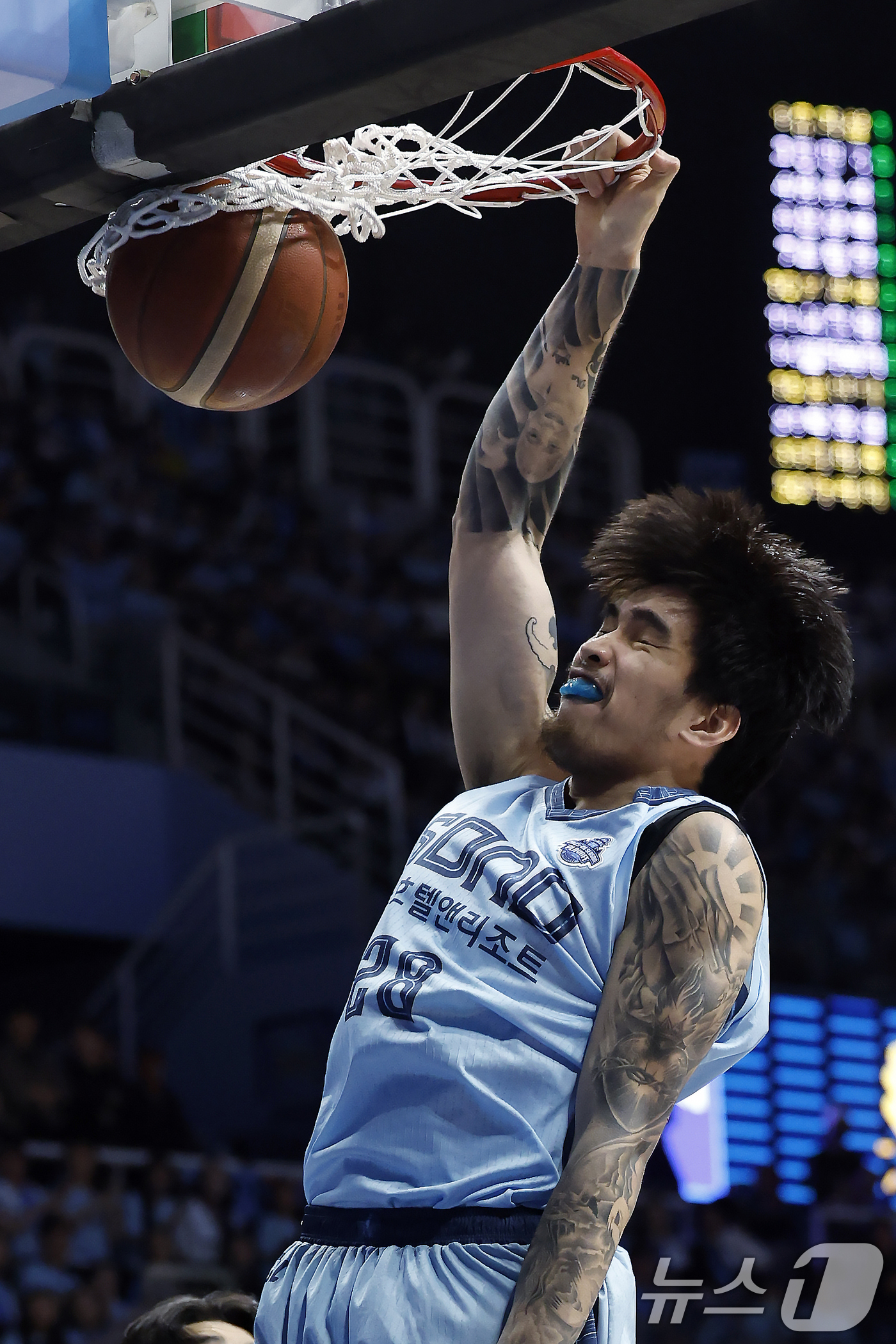 (고양=뉴스1) 박정호 기자 = 27일 오후 경기도 고양시 일산서구 중앙로 고양소노아레나에서 열린  2025-26 프로농구 4강 플레이오프 3차전 고양 소노 스카이거너스와 창원 L …