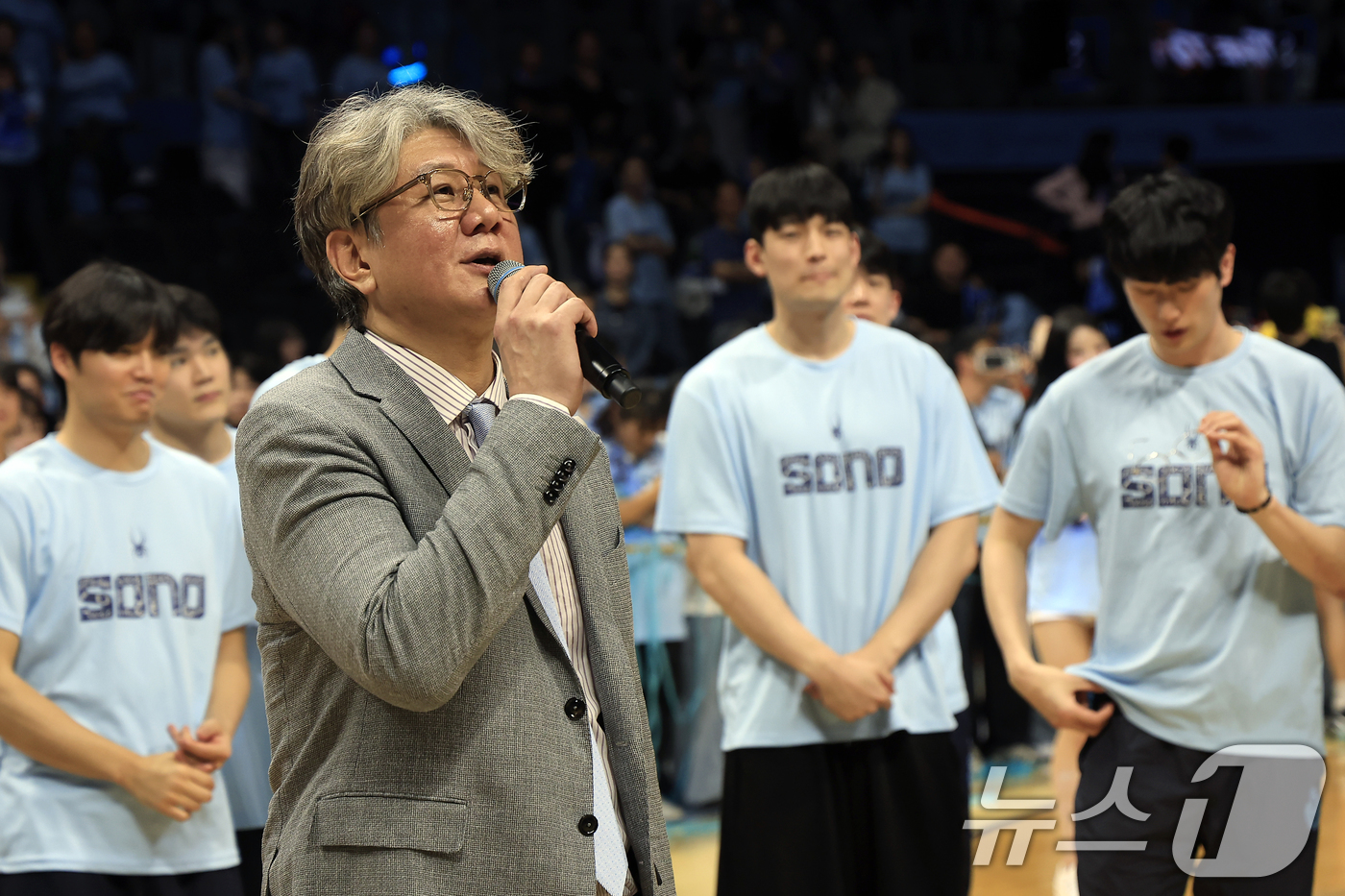 (고양=뉴스1) 박정호 기자 = 손창환 고양 소노 감독이 27일 오후 경기도 고양시 일산서구 중앙로 고양소노아레나에서 열린  2025-26 프로농구 4강 플레이오프 3차전 고양 소 …