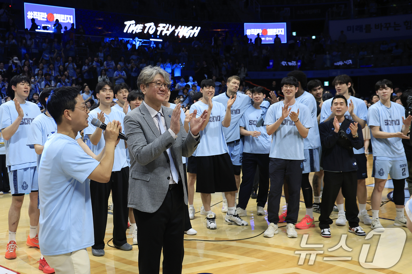(고양=뉴스1) 박정호 기자 = 손창환 고양 소노 감독이 27일 오후 경기도 고양시 일산서구 중앙로 고양소노아레나에서 열린  2025-26 프로농구 4강 플레이오프 3차전 고양 소 …