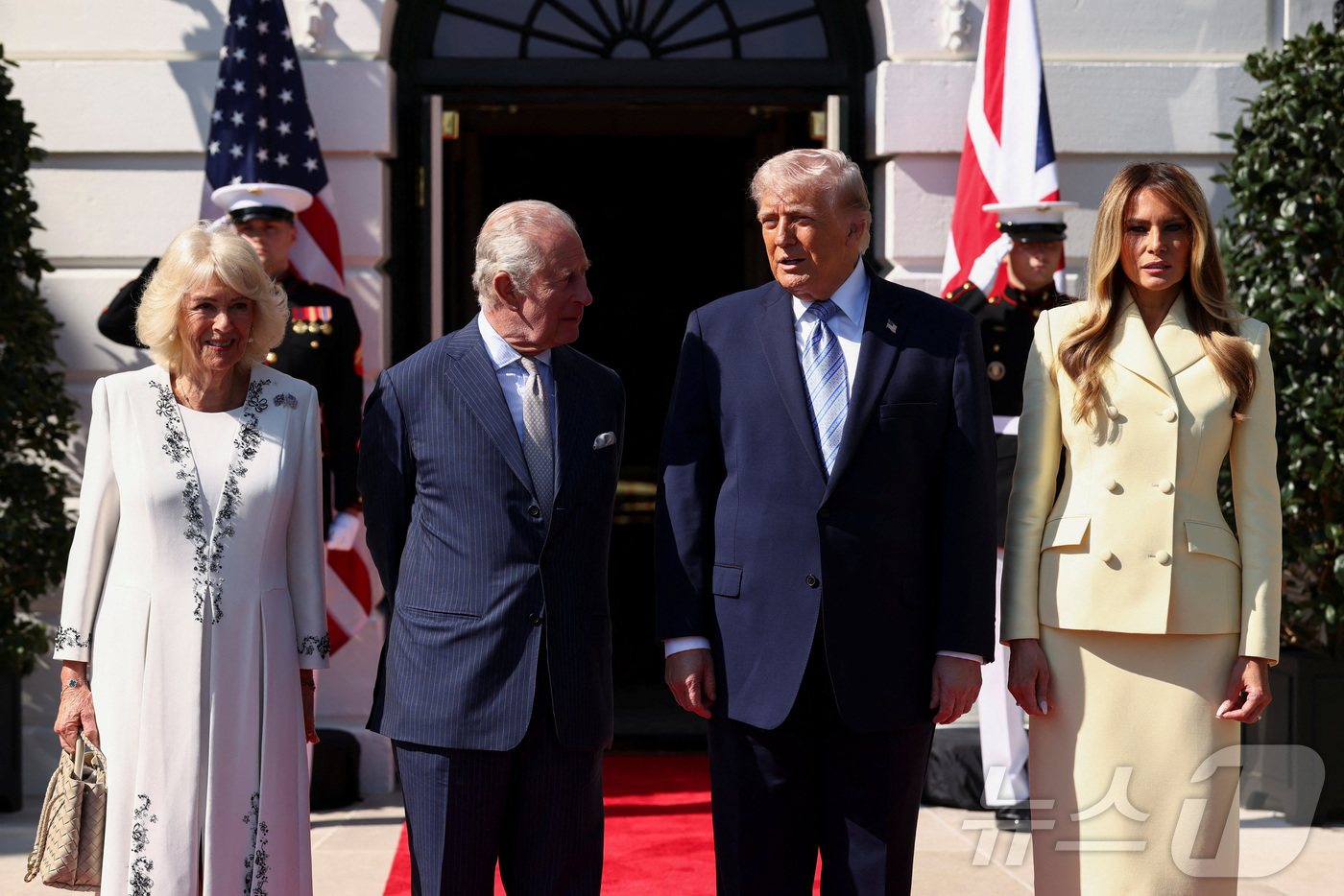 (워싱턴DC 로이터=뉴스1) 류정민 특파원 = 도널드 트럼프 미국 대통령과 멜라니아 트럼프 여사가 27일(현지시간) 워싱턴DC 백악관에서 미국을 국빈 방문한 찰스 3세 영국 국왕 …