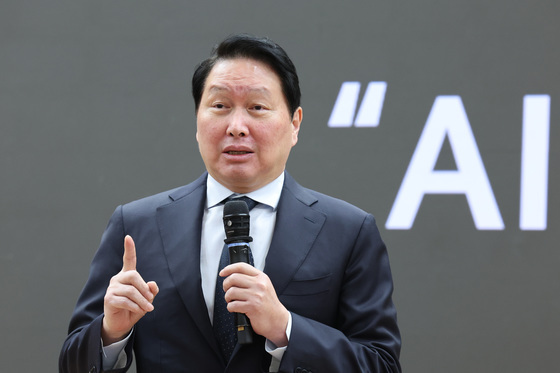 최태원 "韓 AI강국, '빠른 속도 업그레이드' 엔비디아 전략 카피해야"