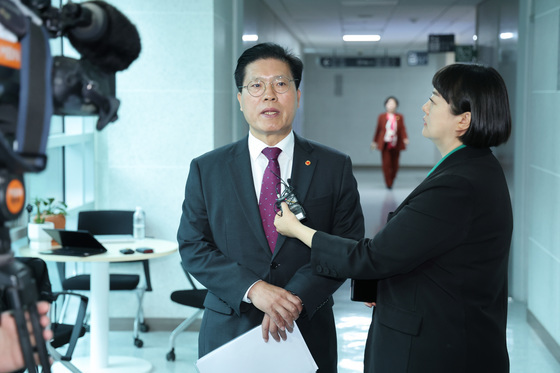 대안과 미래 관련 답변하는 송석준