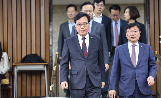 원내대책회의 참석하는 송언석