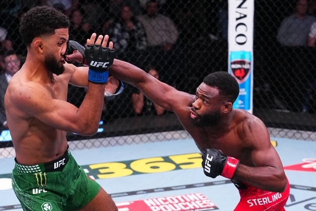 스털링, UFC 두 체급 정복 정조준…"볼카노프스키 나와라"