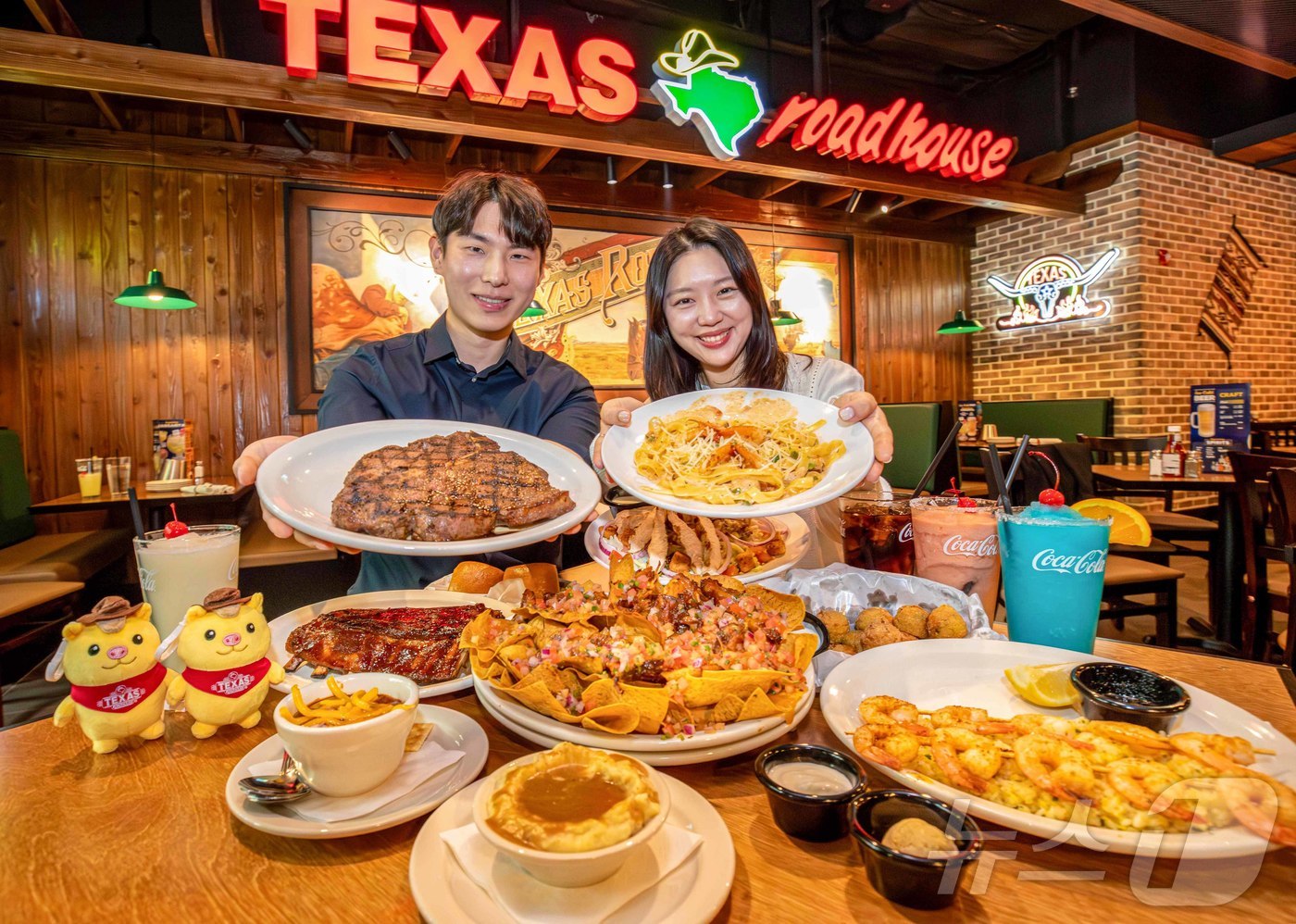 현대그린푸드, '텍사스 로드하우스' 서울 첫 매장 오픈 - 뉴스 썸네일 이미지