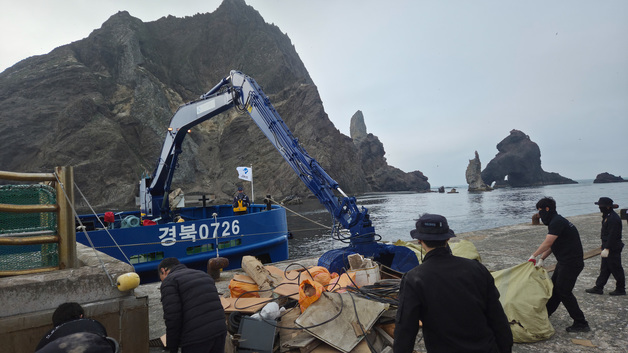 경북도, 독도서 해양 정화 활동…민간단체 등 50여명 참여