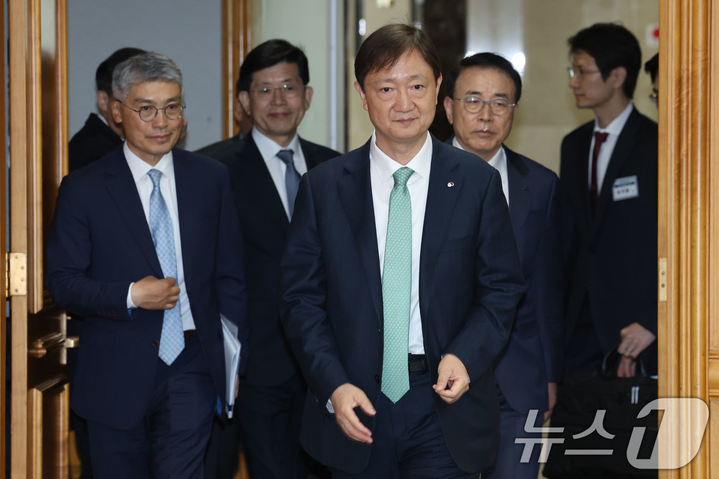 (서울=뉴스1) 이광호 기자 = 이찬진 금융감독원장이 28일 오전 서울 중구 은행회관에서 열린 사외이사 양성 및 역량강화를 위한 업무협약식에 참석하고 있다. 2026.4.28/뉴스 …