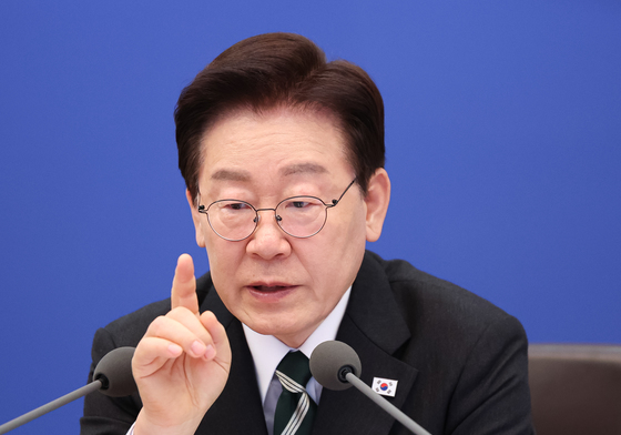 李대통령 "외국軍 없으면 방위 어렵단 불안감 왜 갖나…우리 역량 충분"