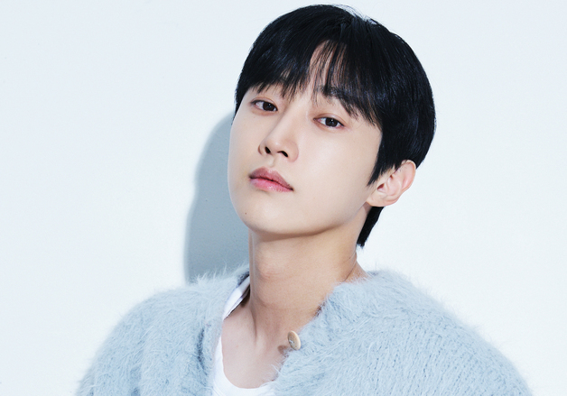 진영, 아이오아이와 10년만에 재회…프로듀서로 컴백