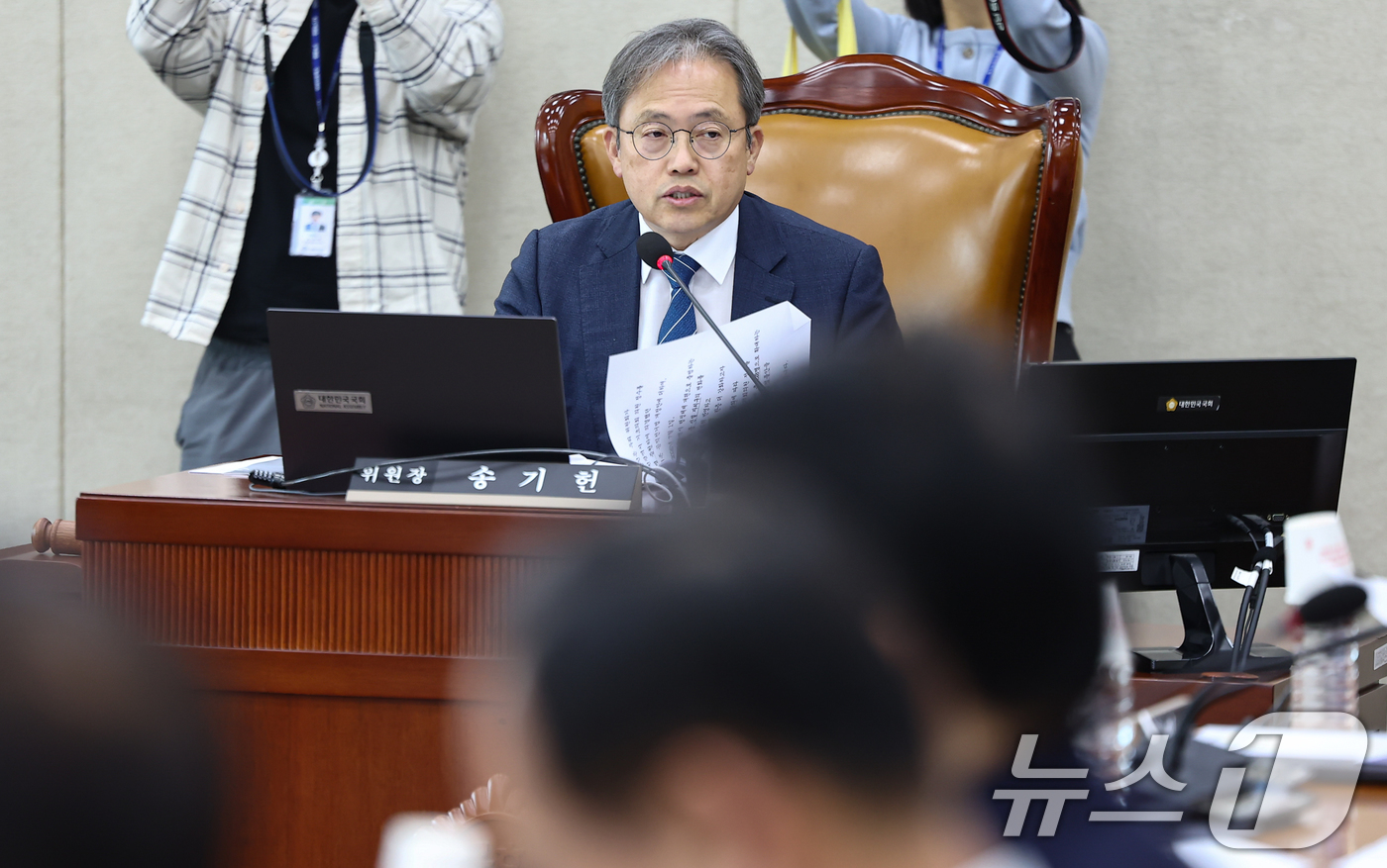 (서울=뉴스1) 김도우 기자 = 송기헌 국회 정치개혁특별위원장이 28일 서울 여의도 국회에서 열린 제434회 국회(임시회) 정치개혁특별위원회 제7차 전체회의를 주재하고 있다. 20 …