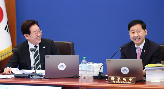 미소 짓는 이재명 대통령·구윤철 부총리