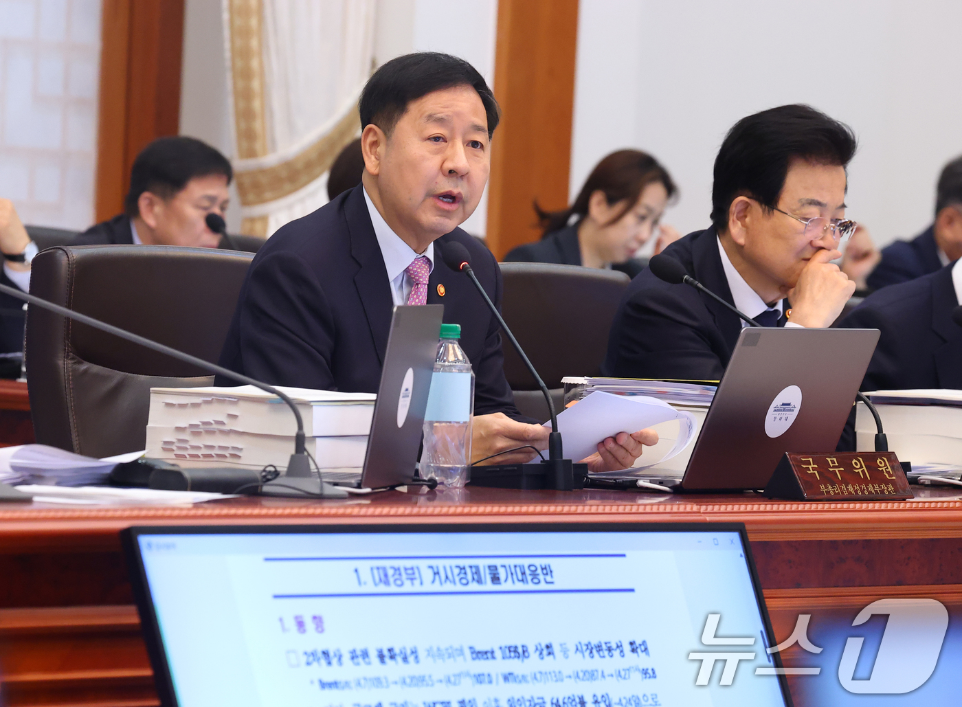 (서울=뉴스1) 허경 기자 = 구윤철 부총리 겸 재정경제부 장관이 28일 청와대에서 열린 제18회 국무회의 겸 제6차 비상경제점검회의에서 중동전쟁 관련 비상국정운영 및 대응현황을 …