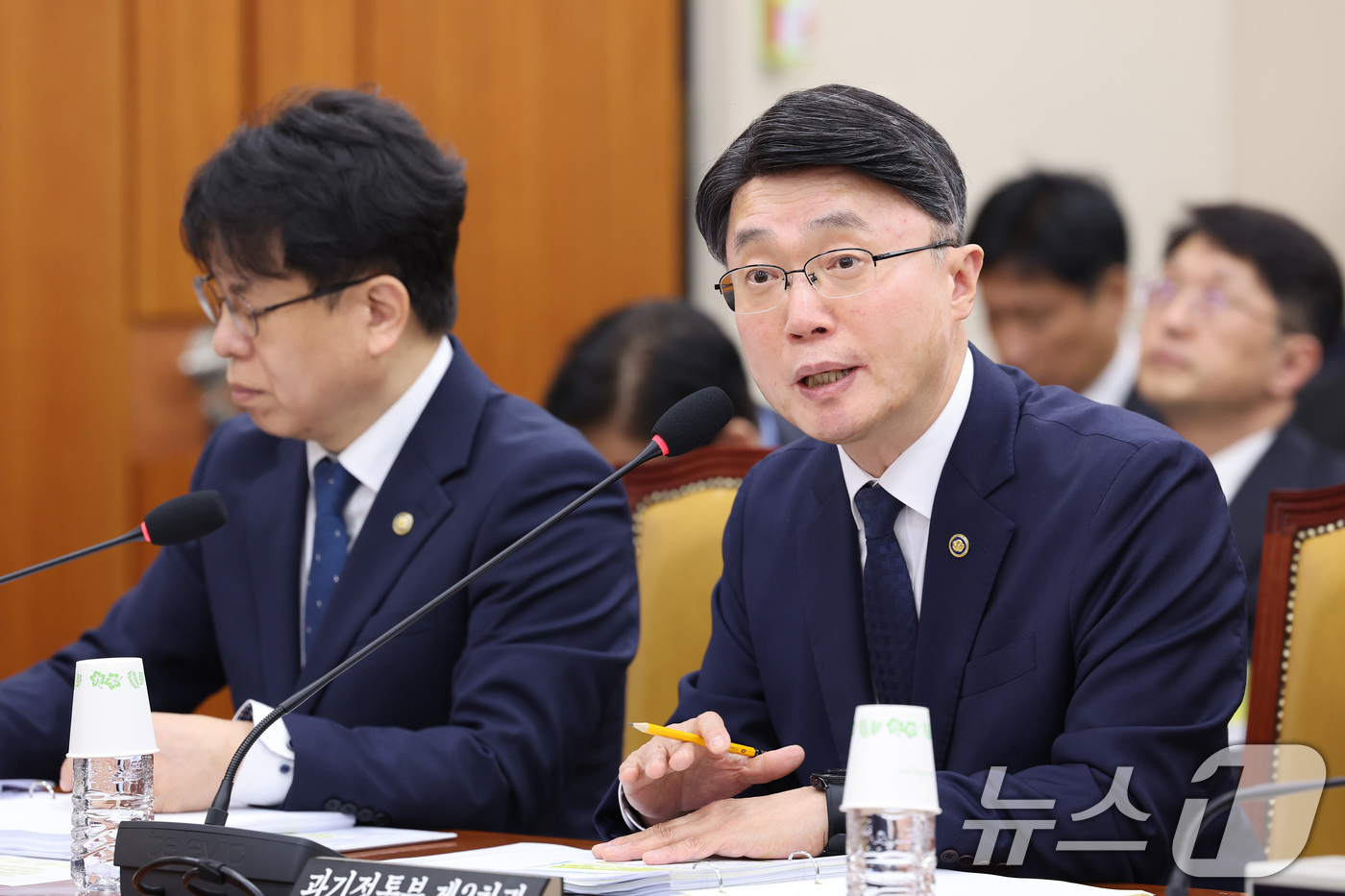 (서울=뉴스1) 신웅수 기자 = 류제명 과학기술정보통신부 제2차관이 28일 서울 여의도 국회에서 열린 과학기술정보방송통신위원회 전체회의에서 의원 질의에 답변하고 있다. 2026.4 …