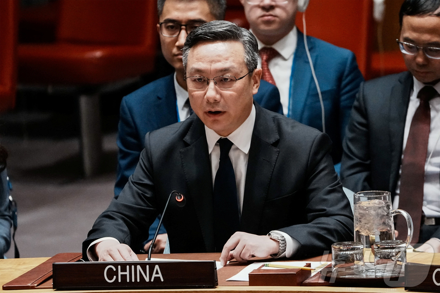 (뉴욕 로이터=뉴스1) 이창규 기자 = 2026년 1월 15일 쑨 레이 유엔 주재 중국대표부 부대표가 유엔 안전보장이사회 회의에서 발언하고 있다. 2026.1.16./뉴스1ⓒ 로이 …