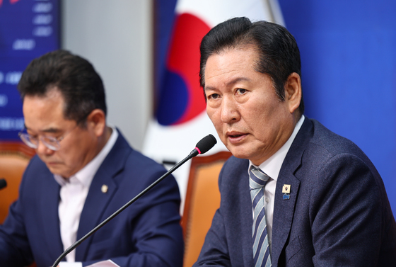 착!붙 공약 발표 발언하는 정청래 대표