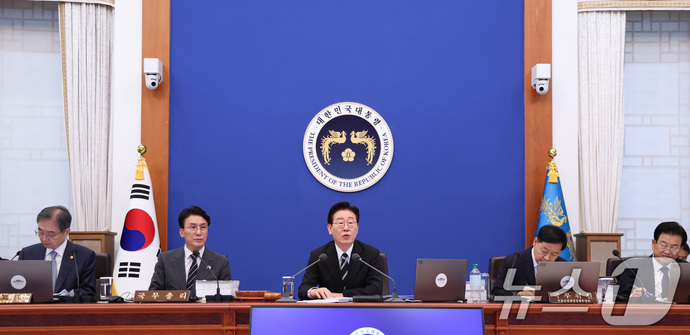 (서울=뉴스1) 허경 기자 = 이재명 대통령이 28일 청와대에서 열린 제18회 국무회의 겸 제6차 비상경제점검회의에서 발언을 하고 있다. 2026.4.28/뉴스1